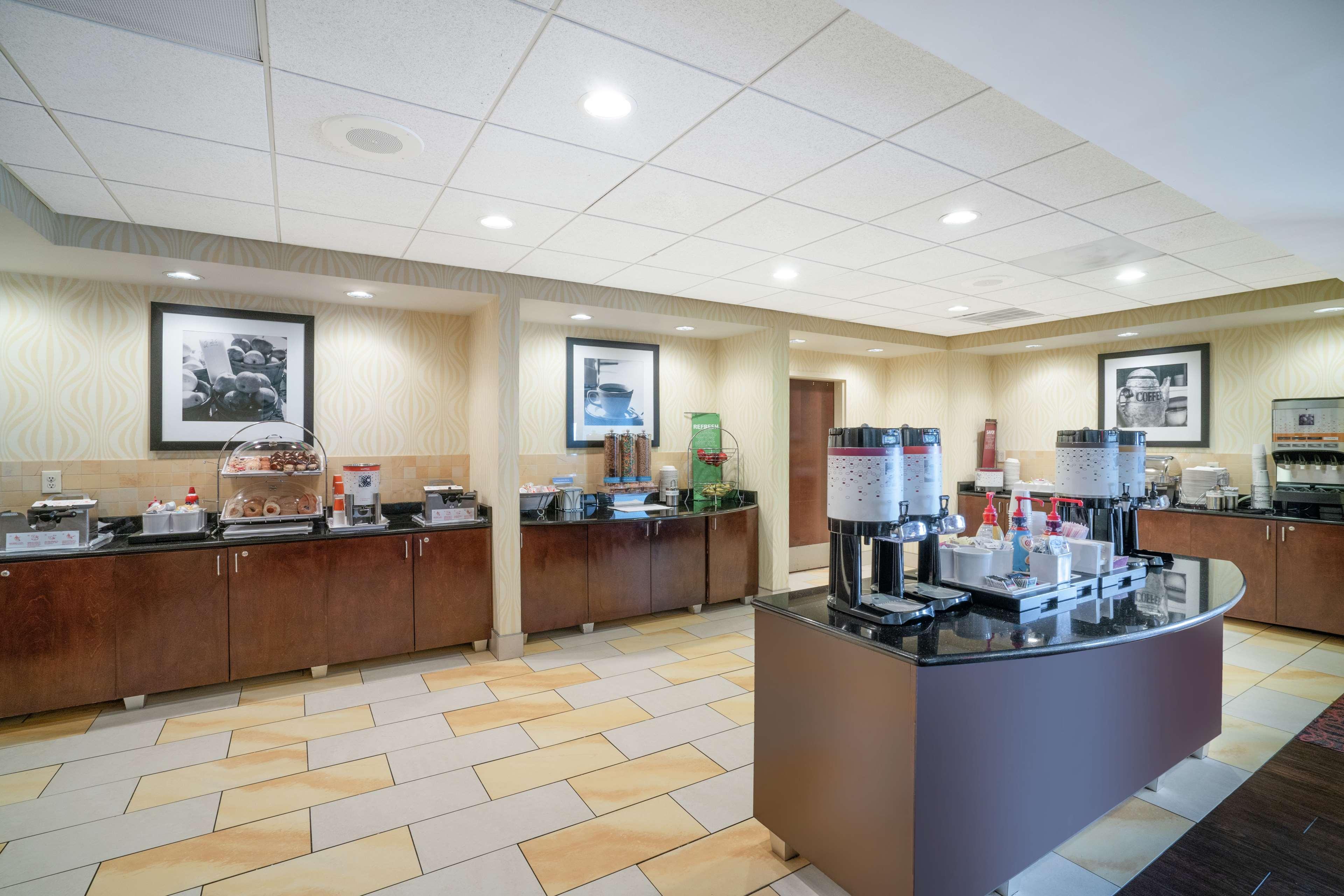 Hampton Inn Richmond - Airport Sandston Exteriör bild